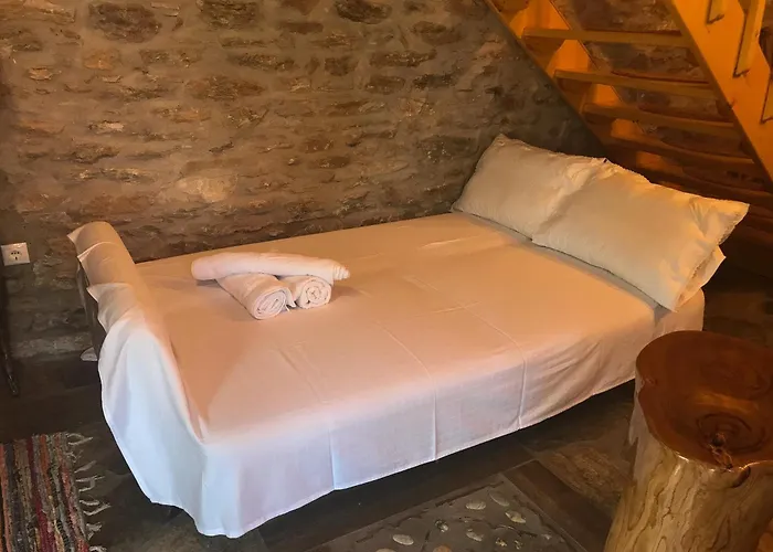 Aristoteli\'S Stone House